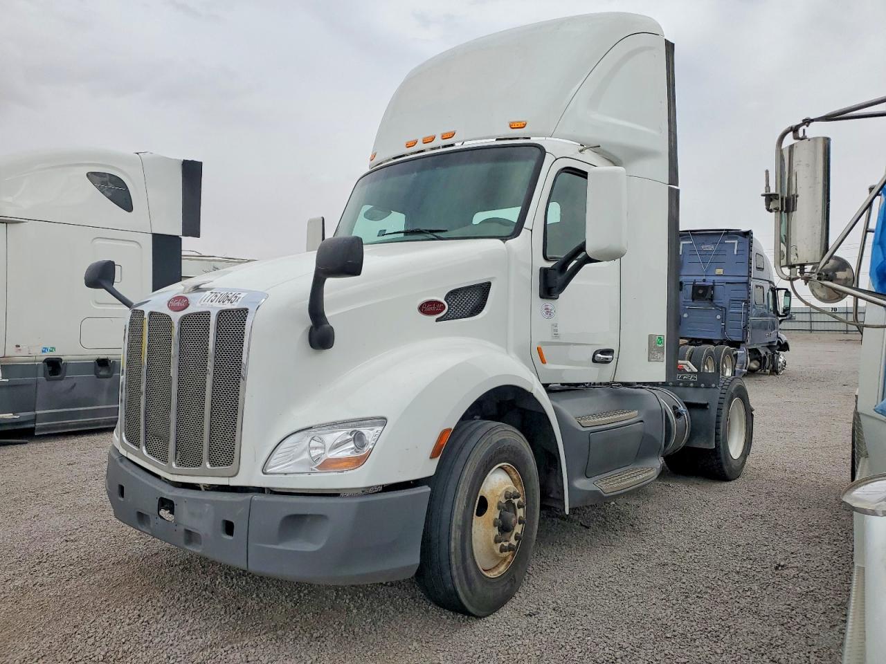 2018 Peterbilt 579 Semi Truck