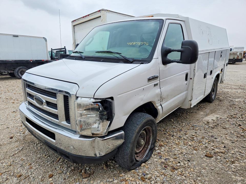 2014 Ford Econoline E350 Super Duty Cutaway Van