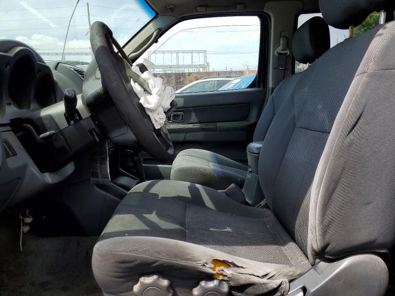 2004 Nissan Frontier Crew Cab XE V6
