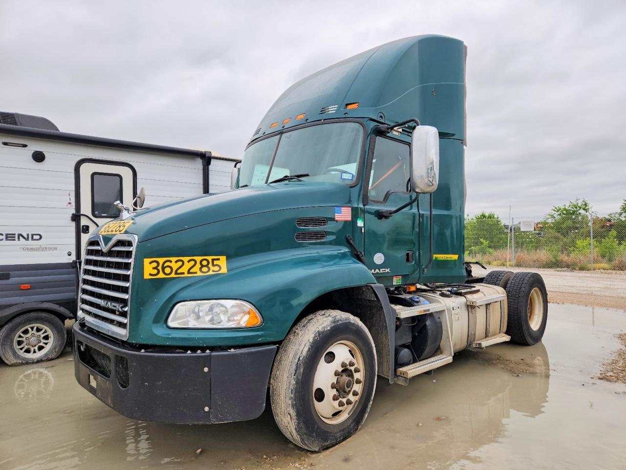 2017 Mack CXU612 Semi Truck