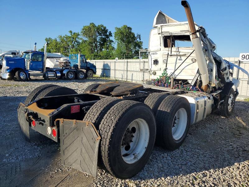 2016 Volvo VNM Semi Truck