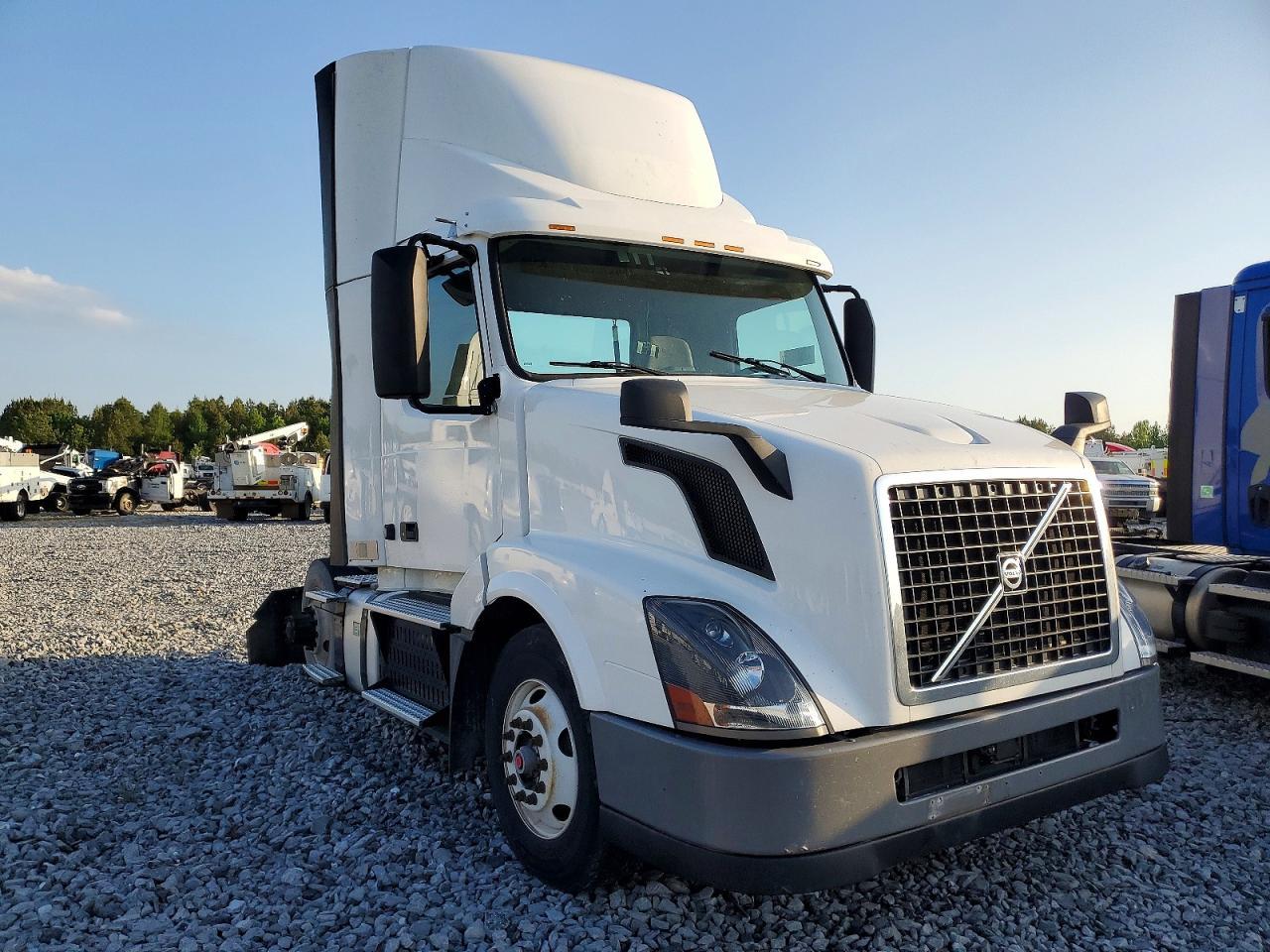 2017 Volvo VNL Semi Truck