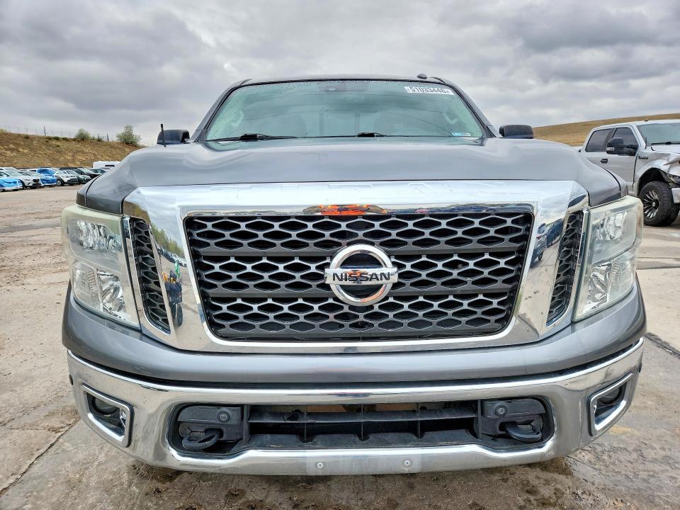 2017 Nissan Titan SV
