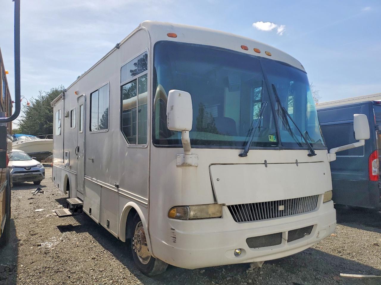 2002 Workhorse Custom Chassis P32 RV
