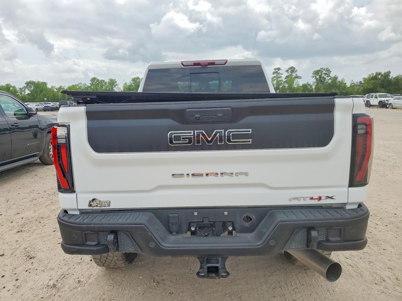 2025 GMC Sierra K2500 AT4X