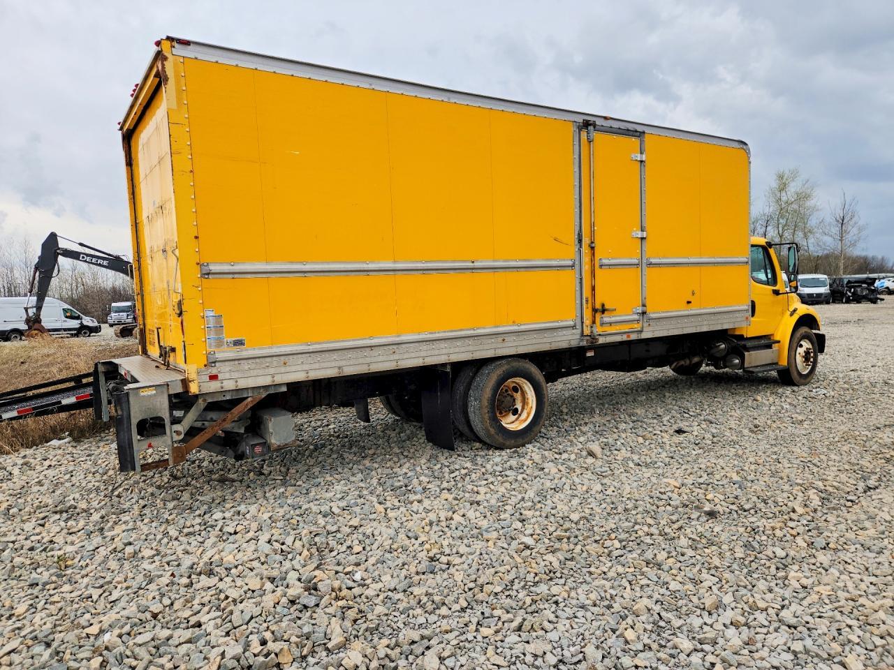 2013 Freigliner 2013 Freightliner Business Class M2 BOX Truck