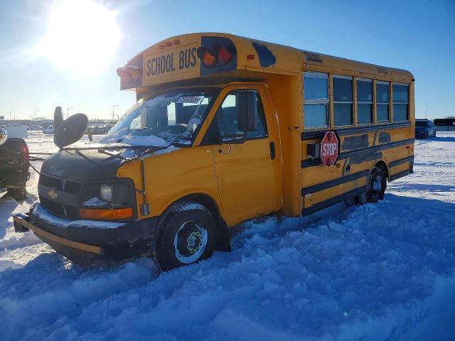 2011 Chev Express Cutaway G3500