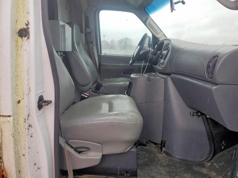2004 Ford Econoline E350 Super Duty Cutaway Van