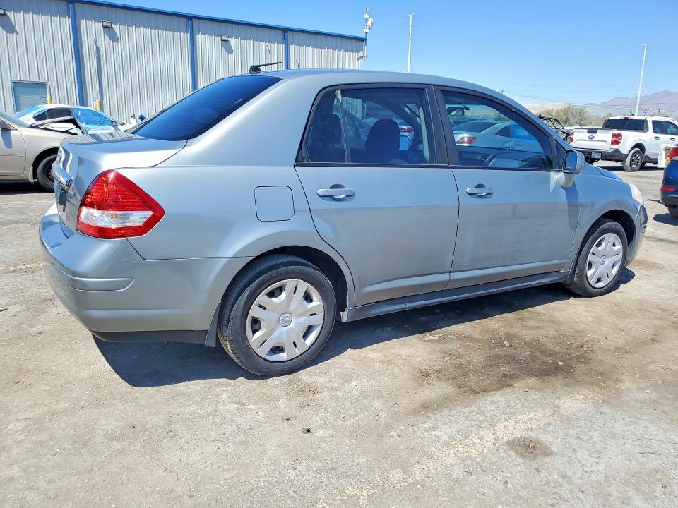 2010 Nissan Versa 1.8 s