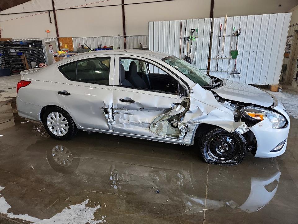 2016 Nissan Versa 1.6 s Plus