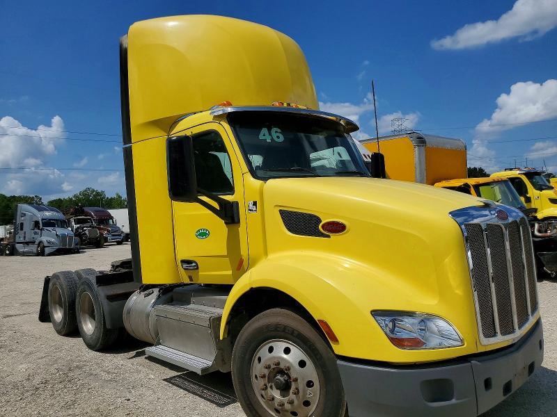 2017 Peterbilt 579 Semi Truck