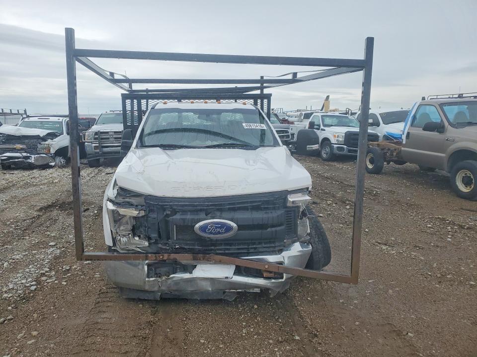 2019 Ford F350 Super Duty Flatbed Truck