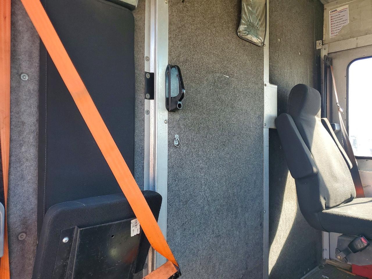 2003 Ford E450 Delivery Truck