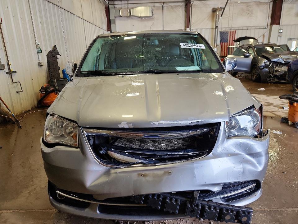 2016 Chrysler Town & Country Touring l