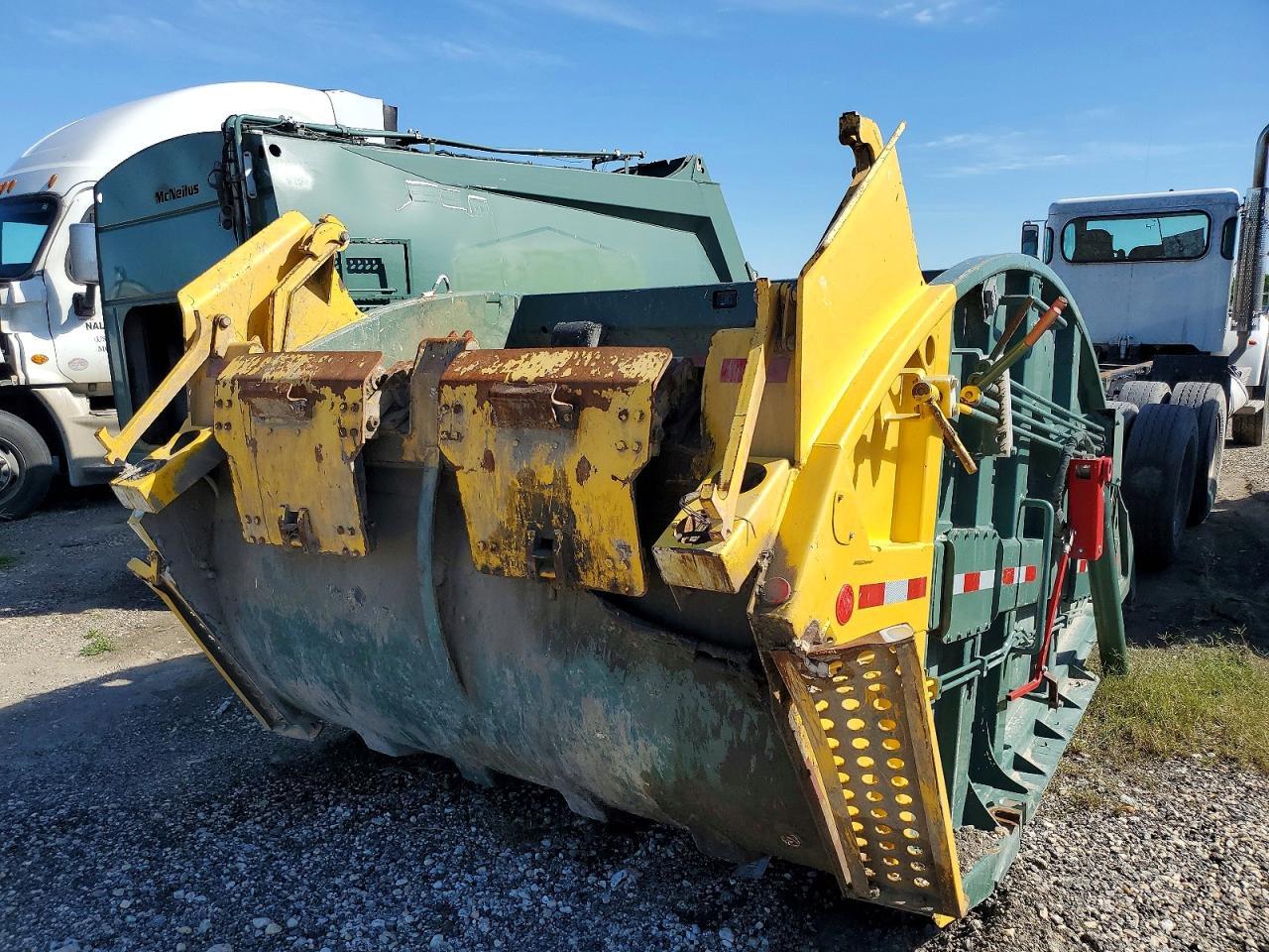 2022 Peterbilt 348-Packer Garbage Truck