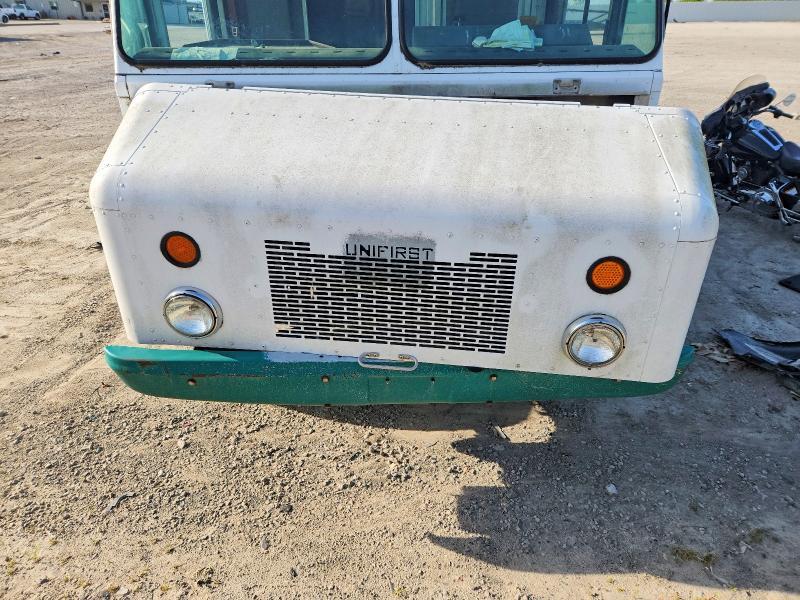 2009 Workhorse Custom Chassis W42 Delivery Truck