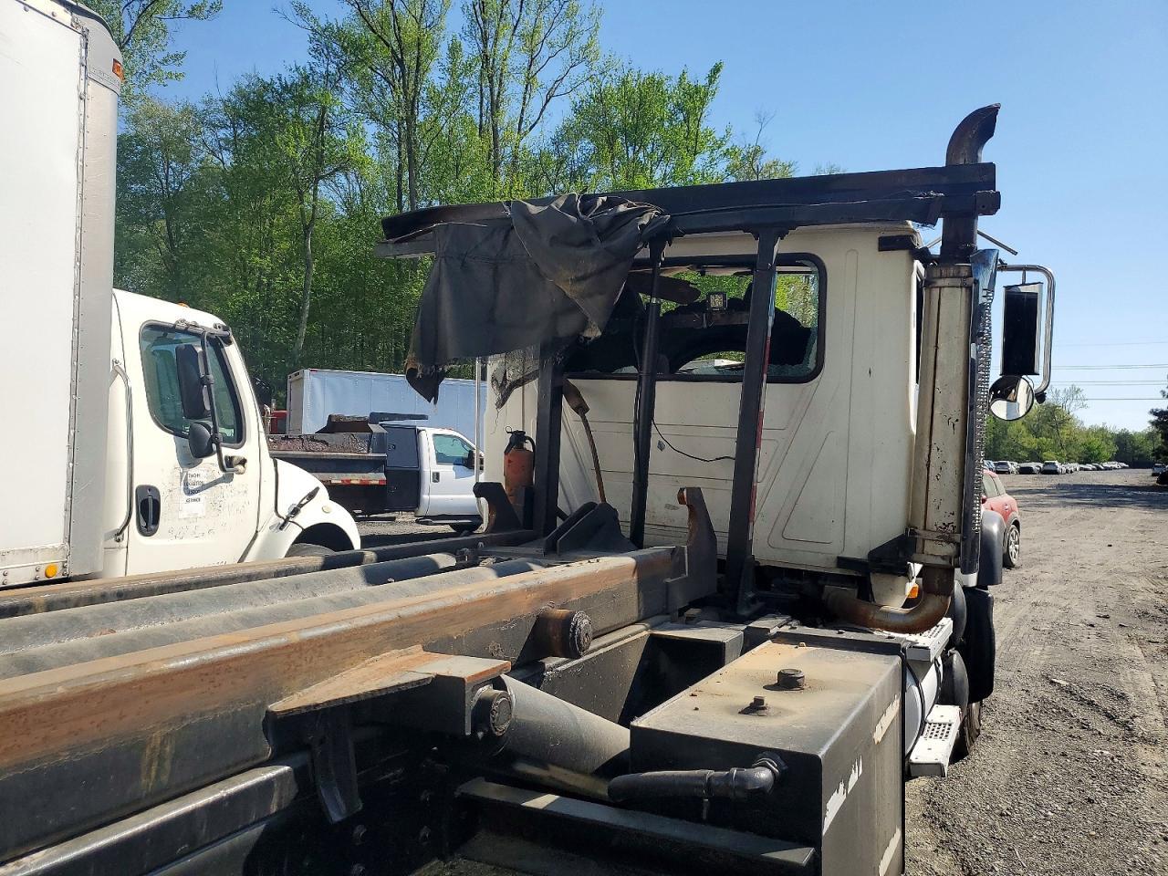2002 Mack CV713 ROLL-OFF Container Truck