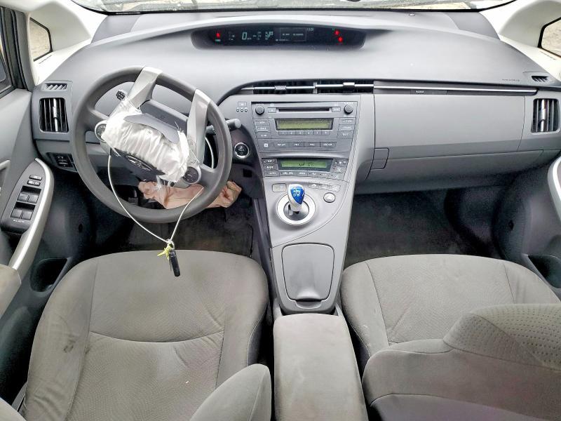 2010 Toyota Prius iii