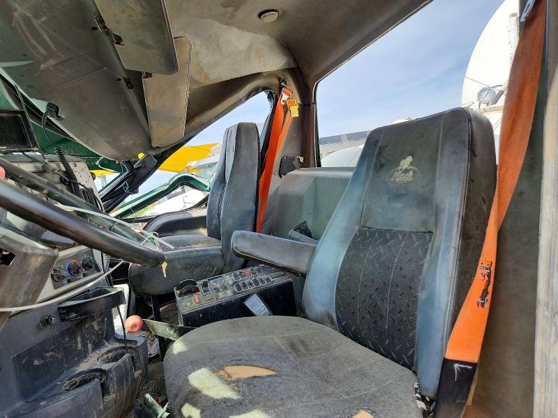 2016 Mack 700 GU700