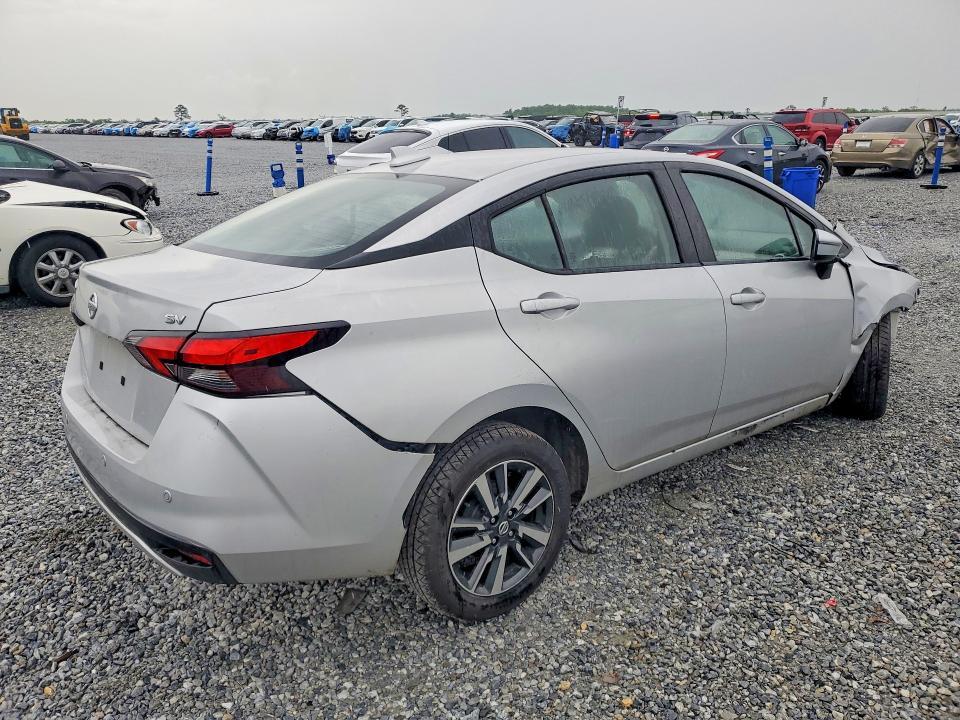 2021 Nissan Versa sv