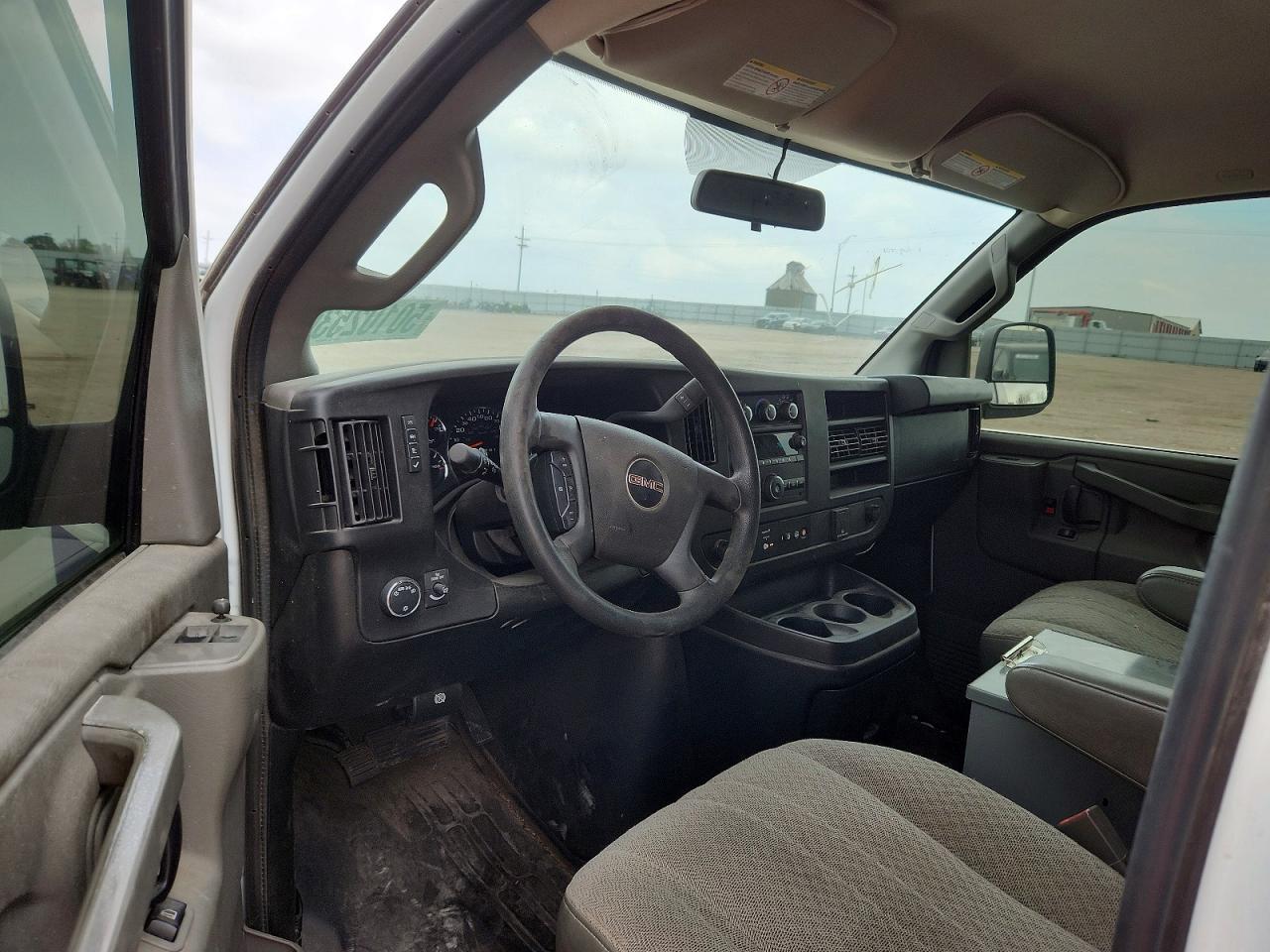 2022 GMC Savana G2500 Utility / Service van