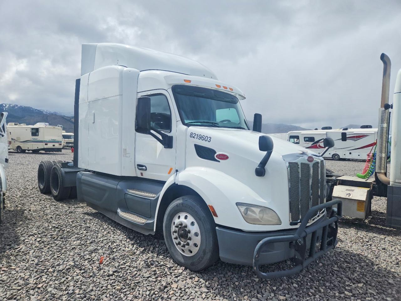 2019 Peterbilt 579 Semi Truck
