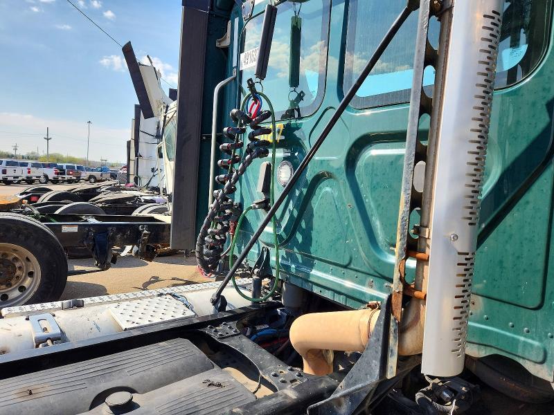 2021 Freigliner 2021 Freightliner Cascadia 116 Semi Truck