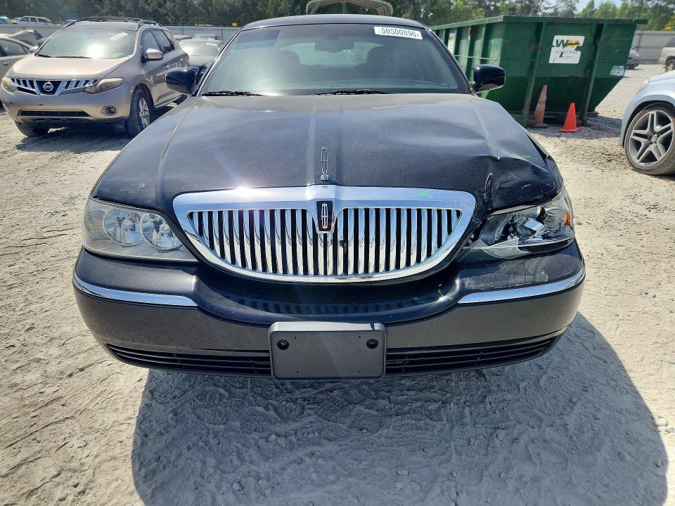 2004 Lincoln Town car Executive