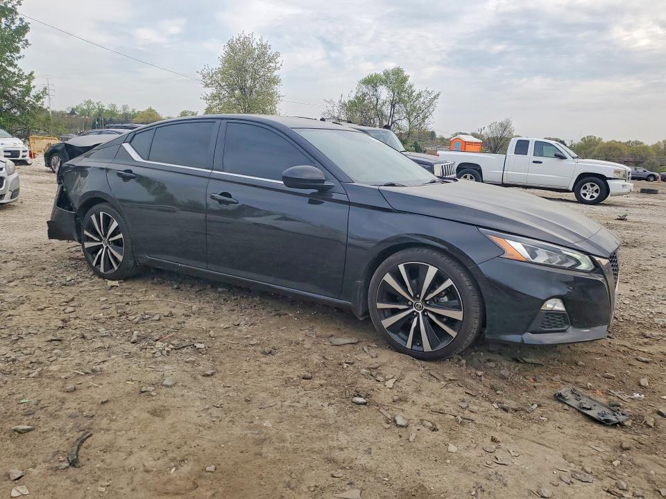2022 Nissan Altima sr