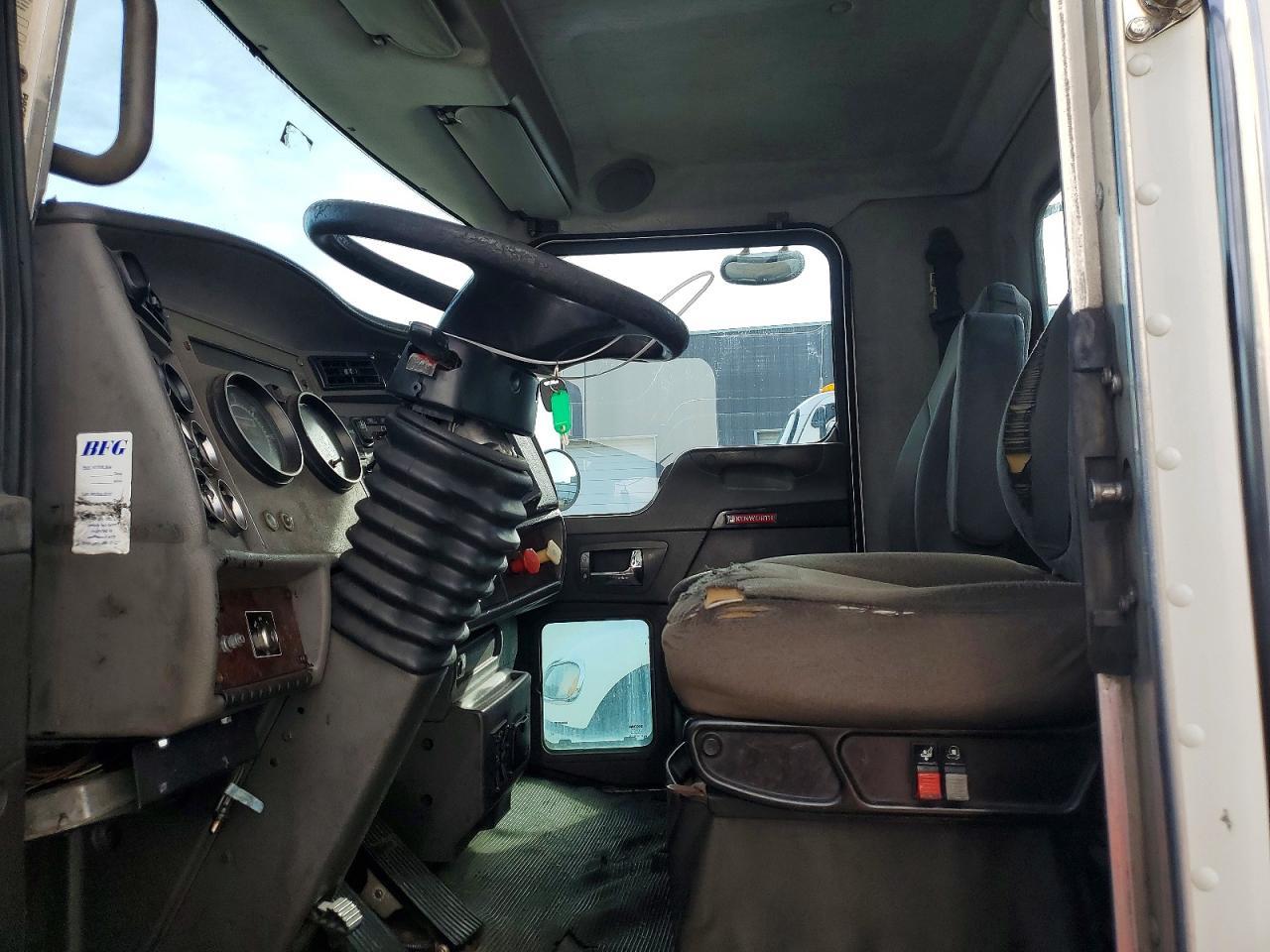 2008 Kenworth Constructi-BOX Truck