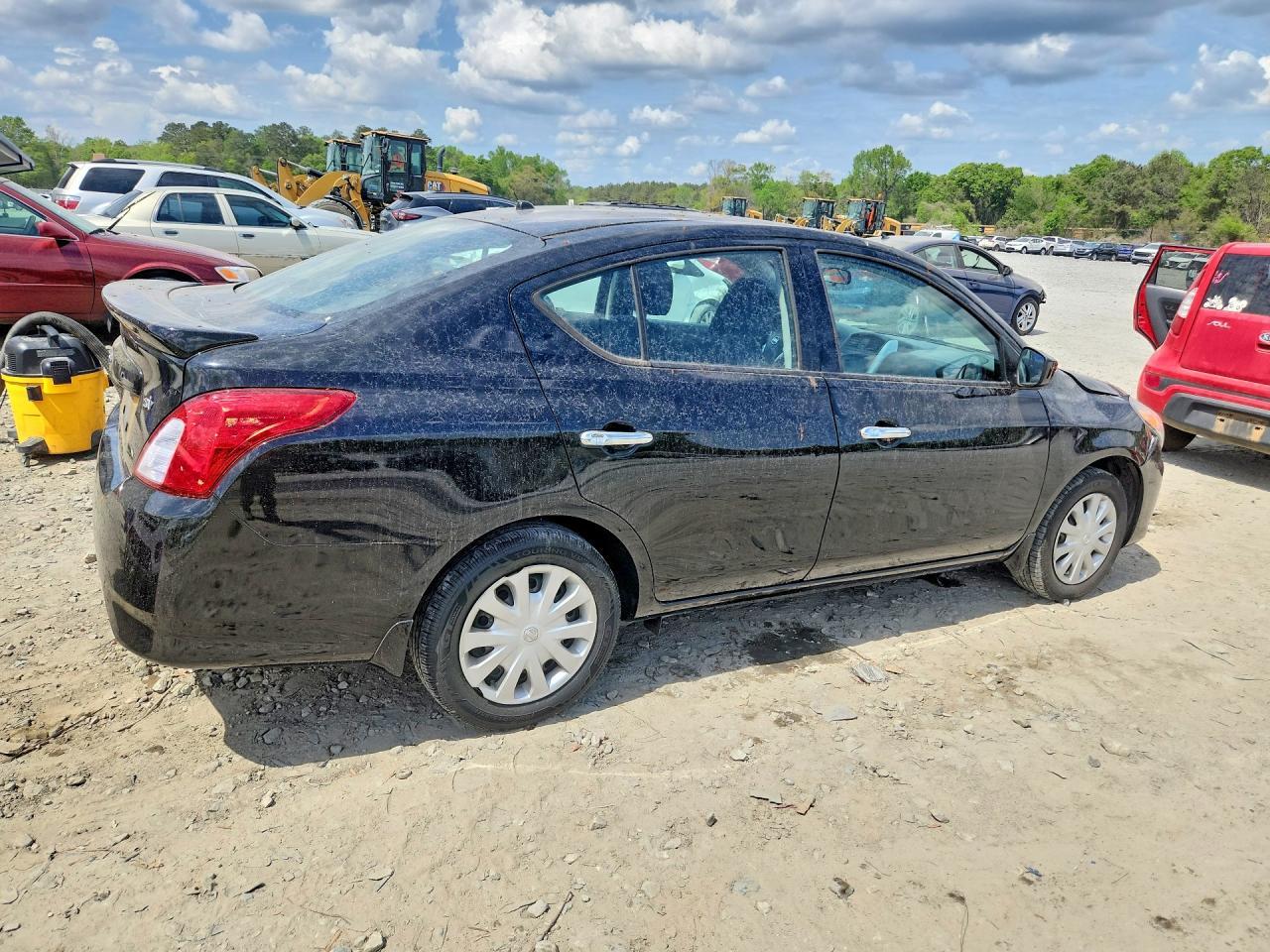2018 Nissan Versa sv