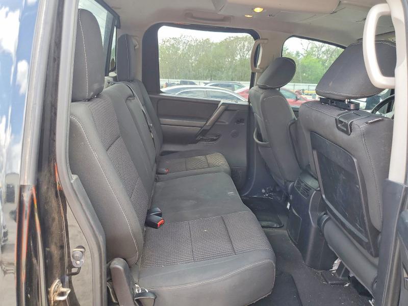 2013 Nissan Titan sv