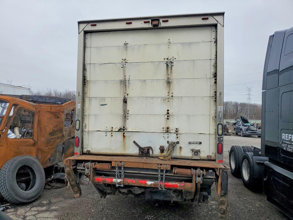 2014 Freigliner 2014 Freightliner Business Class M2 BOX Truck