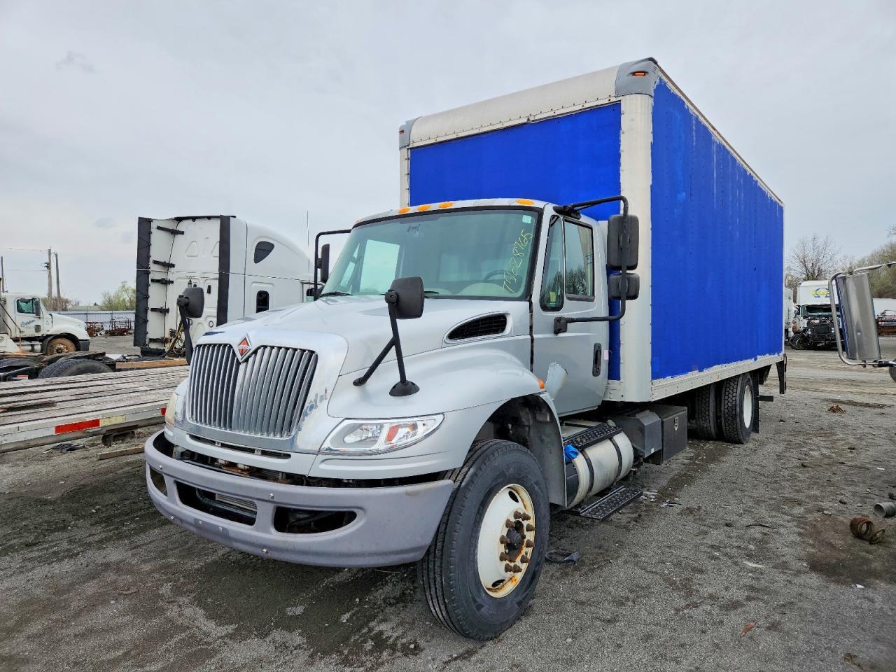 2016 International 4300 BOX Truck