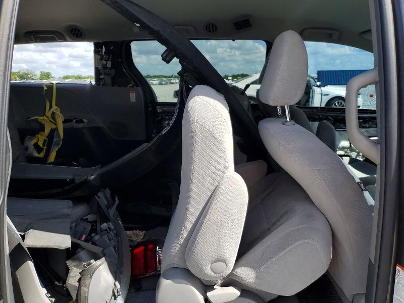 2016 Toyota Sienna le