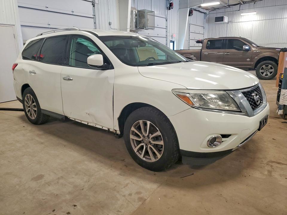 2016 Nissan Pathfinder sv