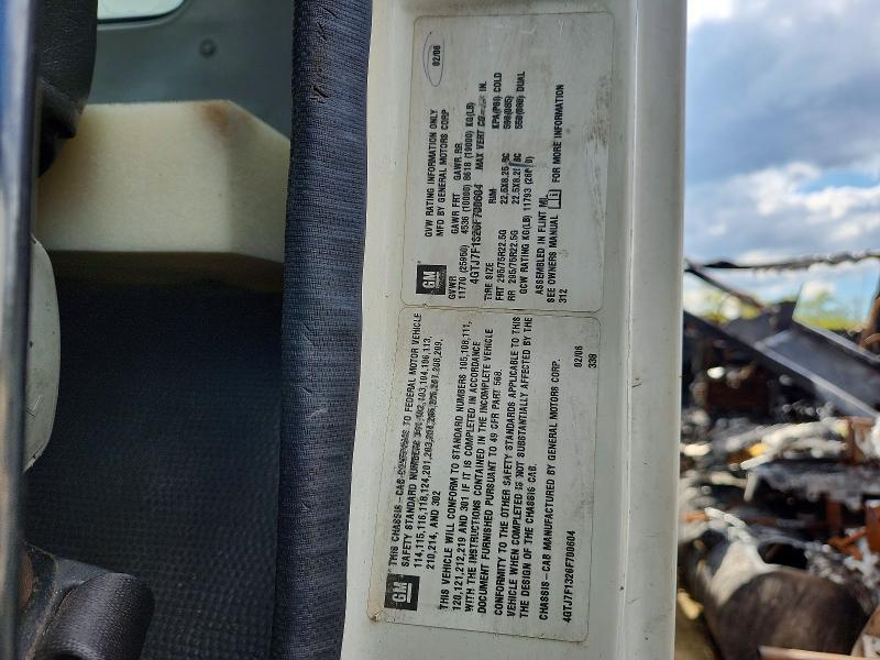 2006 Isuzu T7F box Truck