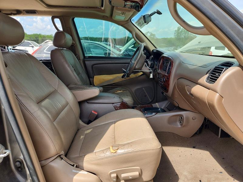 2004 Toyota Sequoia SR5