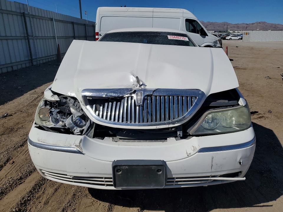 2005 Lincoln Town car s