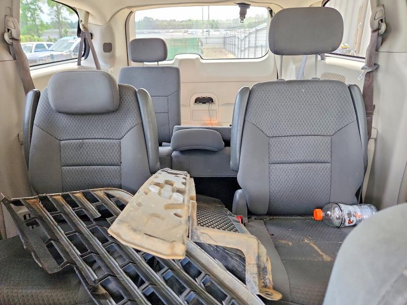 2010 Chrysler Town & Country lx