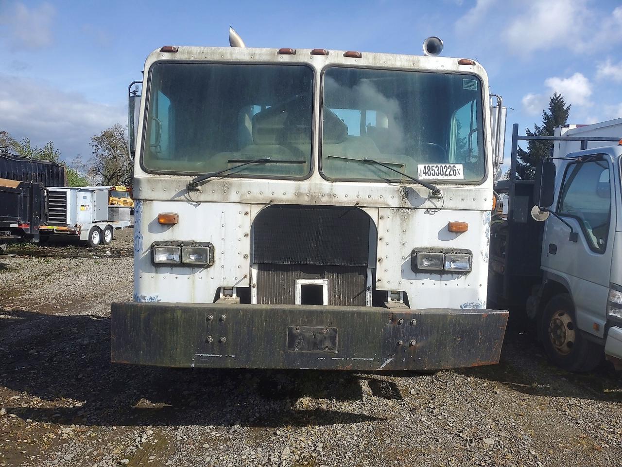 2001 Peterbilt 320 ROLL-OFF Container Truck