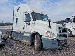 Salvage cars for sale from Copart Columbia, MO: 2017 Freigliner 2017 Freightliner Cascadia 1-Semi Truck
