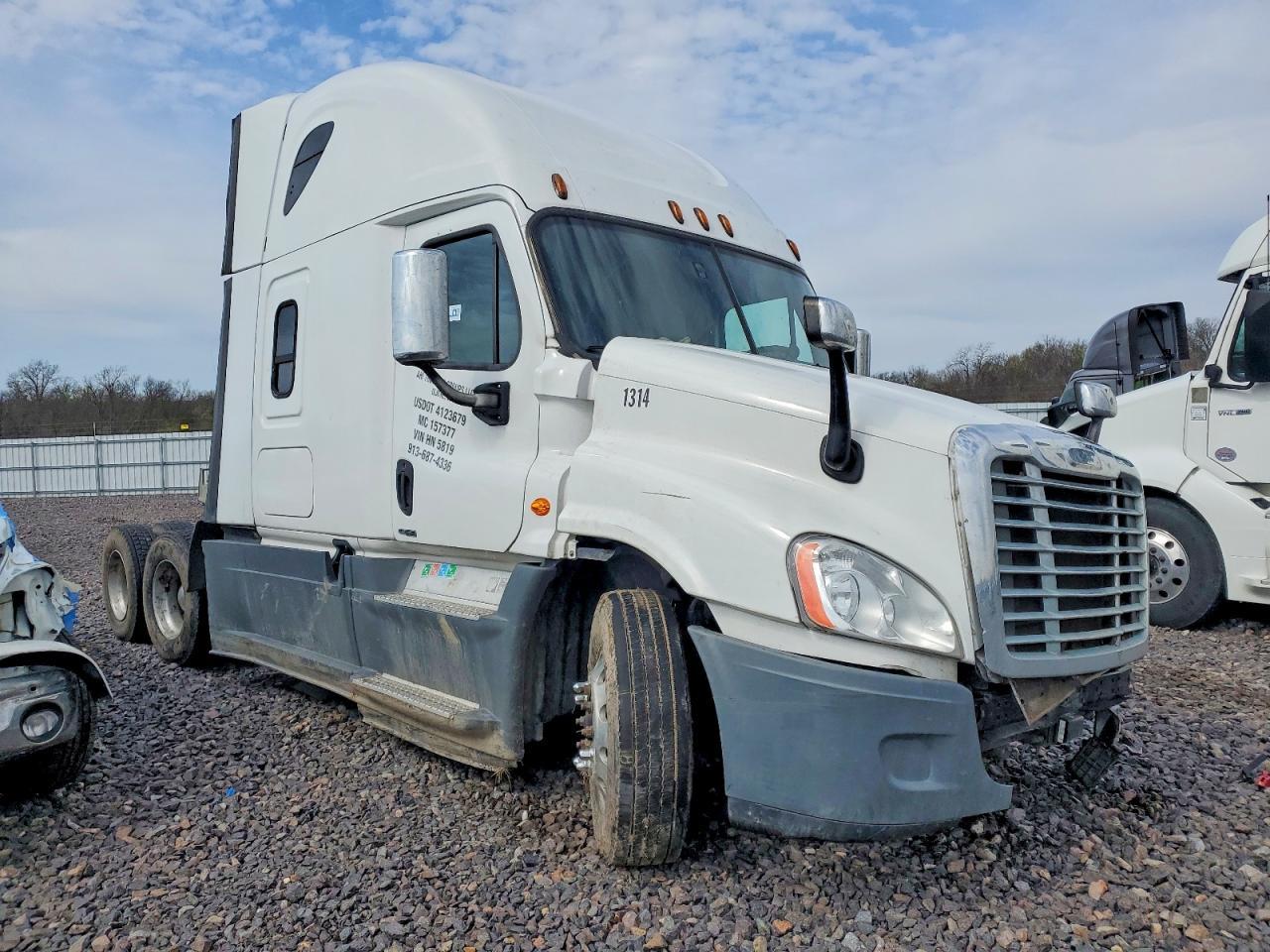 2017 Freightliner Cascadia 125 Semi Truck