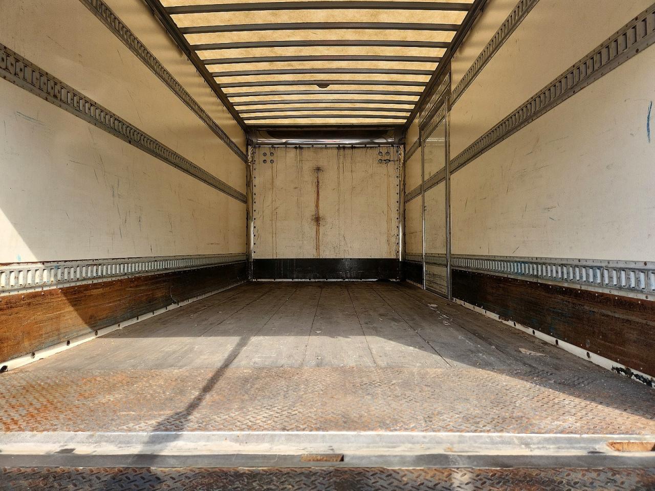 2015 Freightliner Business Class M2 BOX Truck