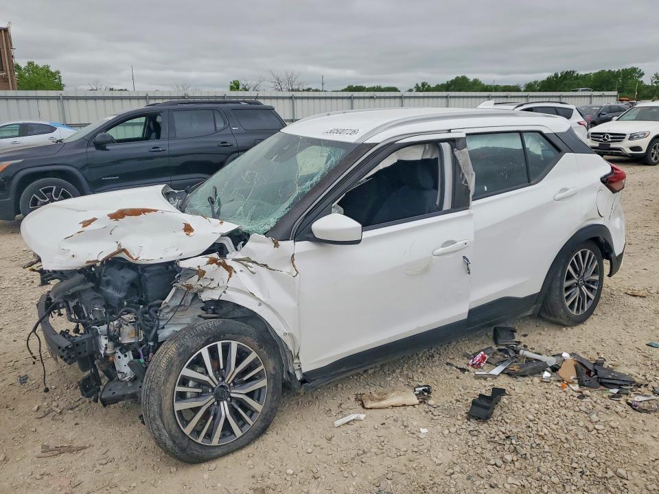 2022 Nissan Kicks sv