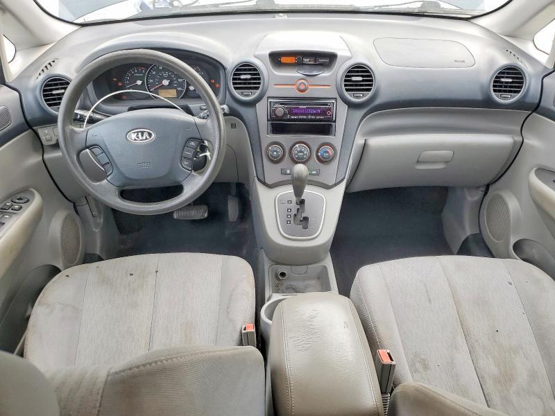 2009 KIA Rondo Base