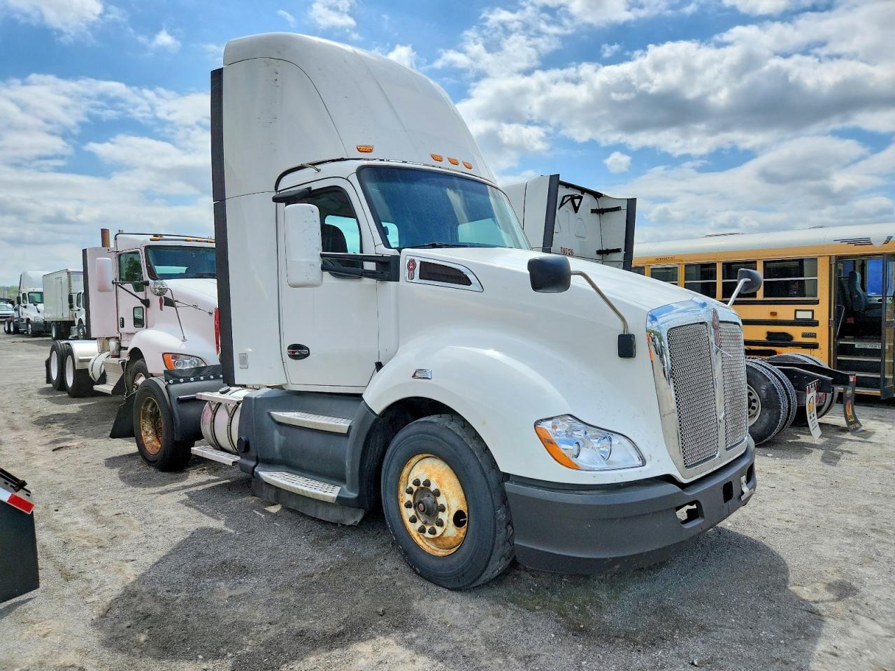 2020 Kenworth T680 Semi Truck