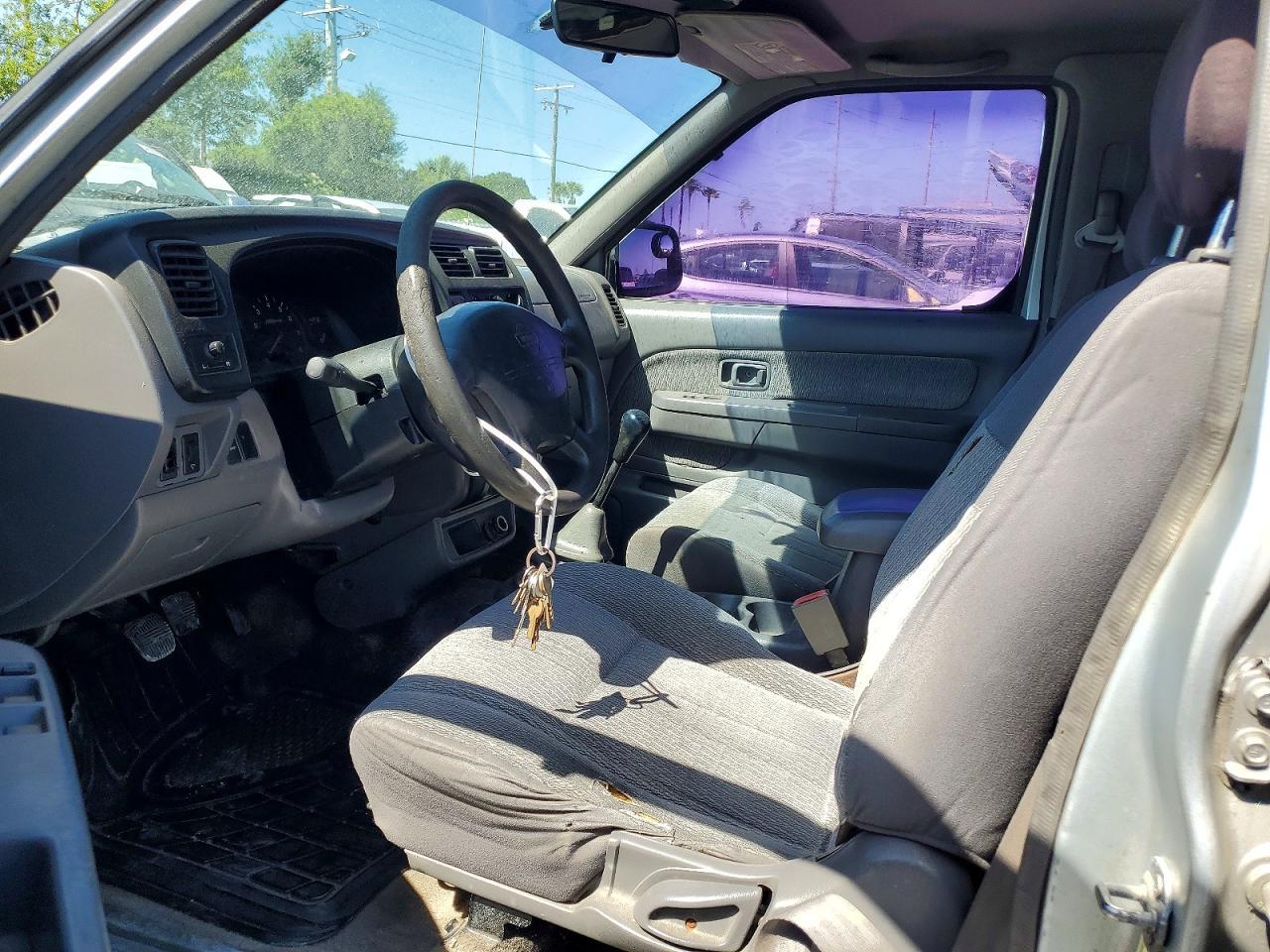 2000 Nissan Frontier XE