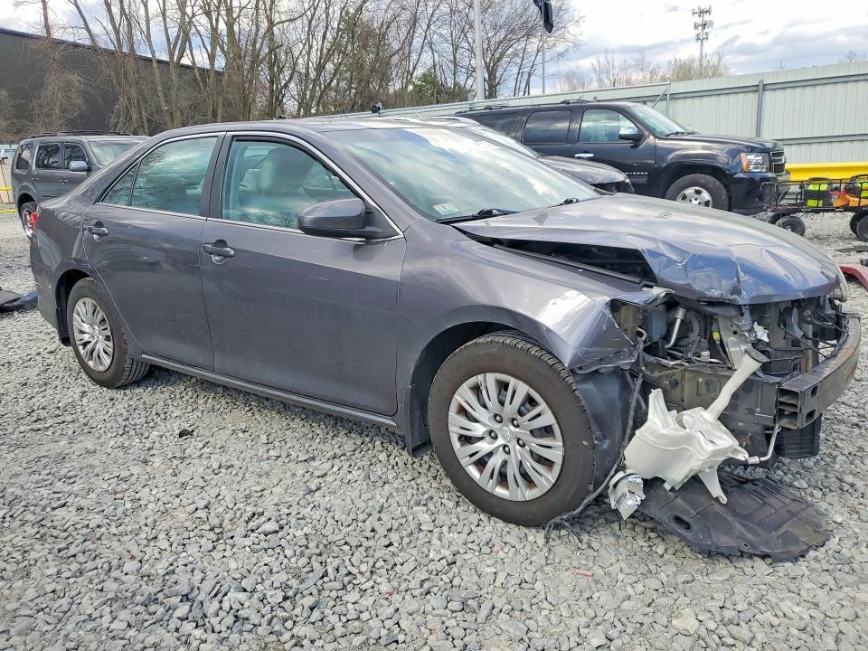 2014 Toyota Camry le
