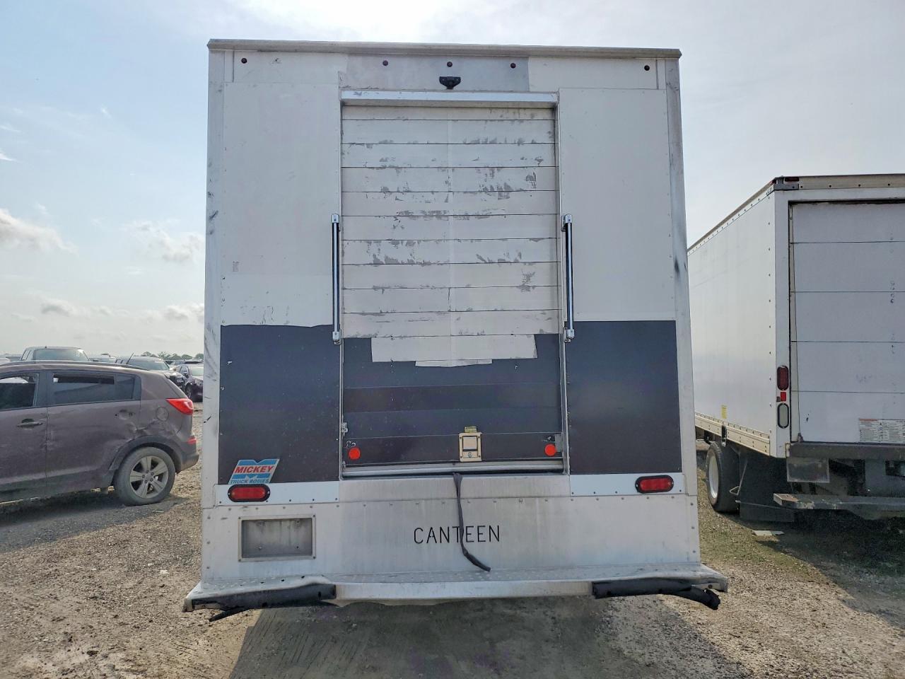 2018 Chevrolet Express Refrigerated BOX Truck
